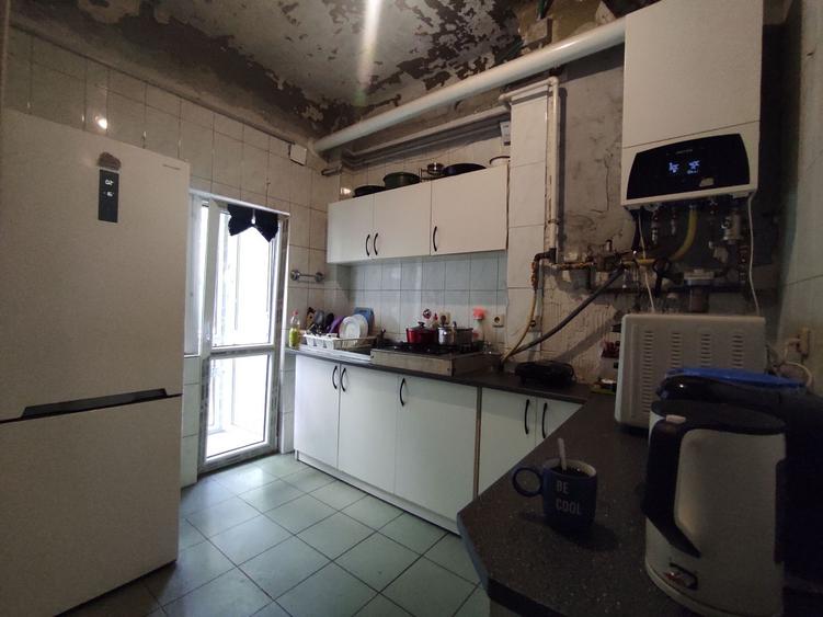 Apartament cu 4 camere decomandat în Calea Călărașilor