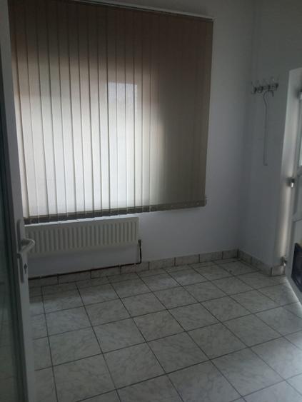 Casă cu 2 camere cu Canalizare în Central