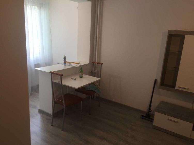 Garsonieră decomandată în Drumul Taberei