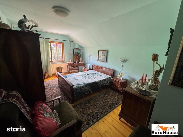Casă cu 4 camere cu Teren 2700 Mp în Central