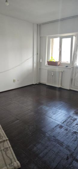 Apartament cu 2 camere semidecomandat în Exterior Vest