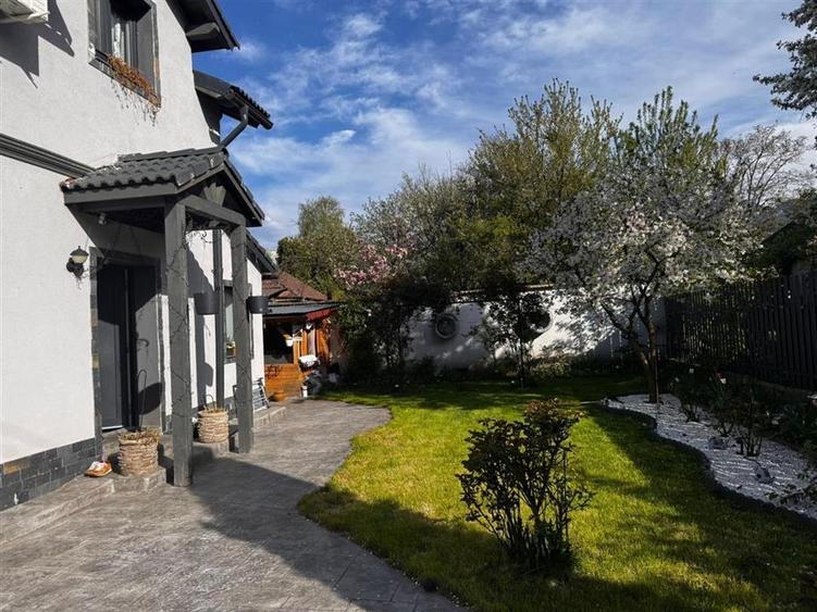 Casă individuală cu 6 camere cu Teren 517 Mp în Noua