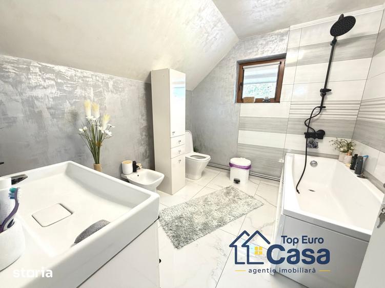Casă cu 4 camere cu Teren 1257 Mp în Stâlpeni