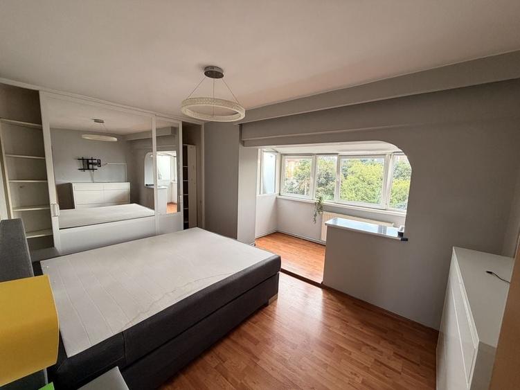 Apartament cu 3 camere decomandat în Lazaret