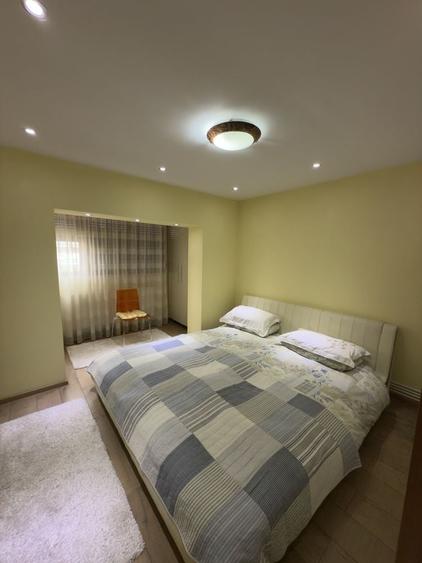 Apartament cu 3 camere decomandat în Școlilor