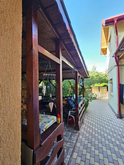 Casă individuală cu 7 camere cu Teren 250 Mp în Andronache