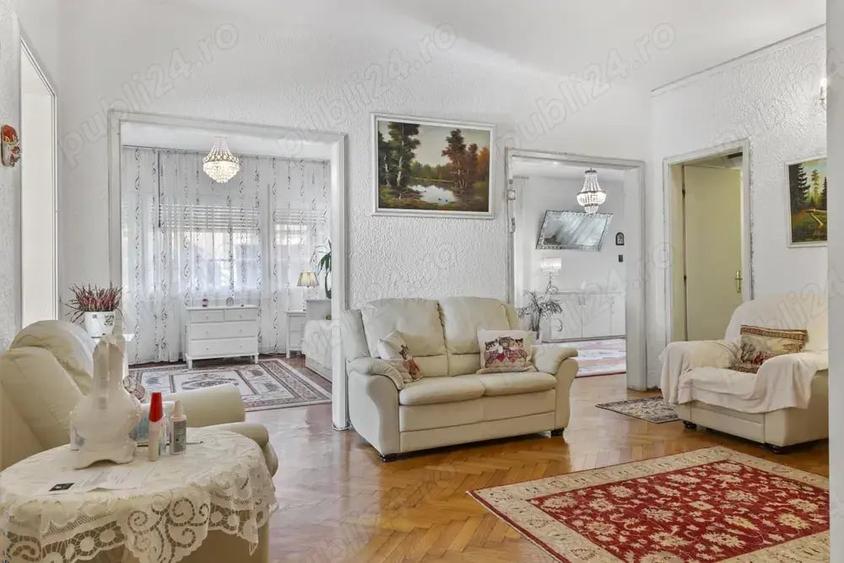 Apartament cu 4 camere decomandat în Central