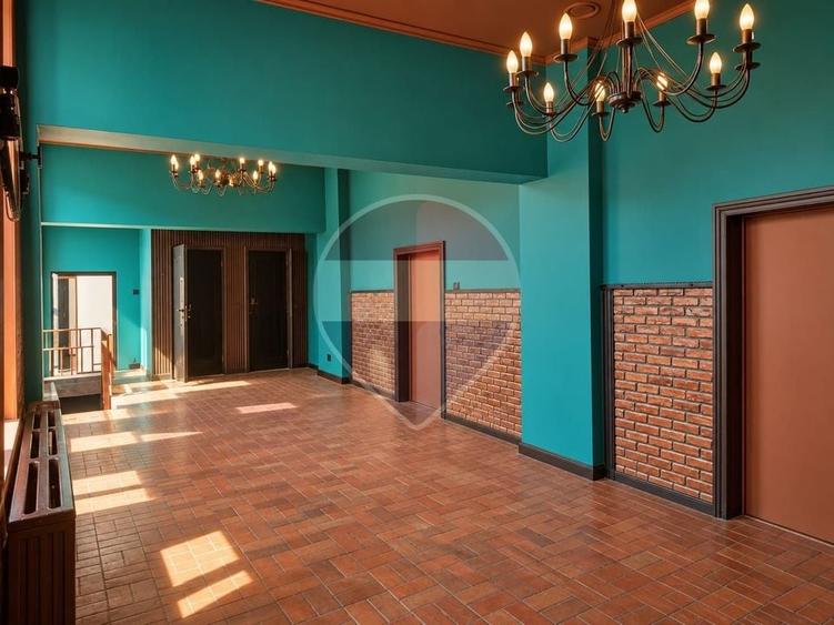 Casă individuală cu 8 camere cu Teren 543 Mp în Central
