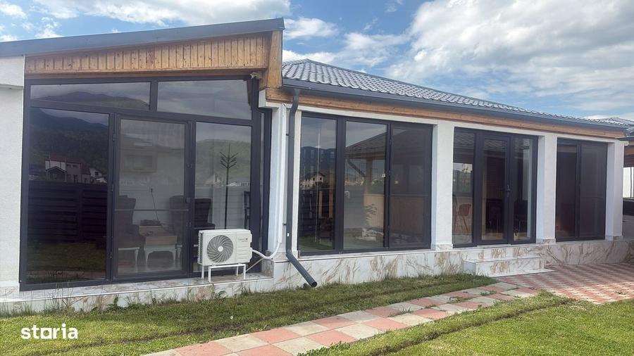 Casă cu 4 camere în Cristian
