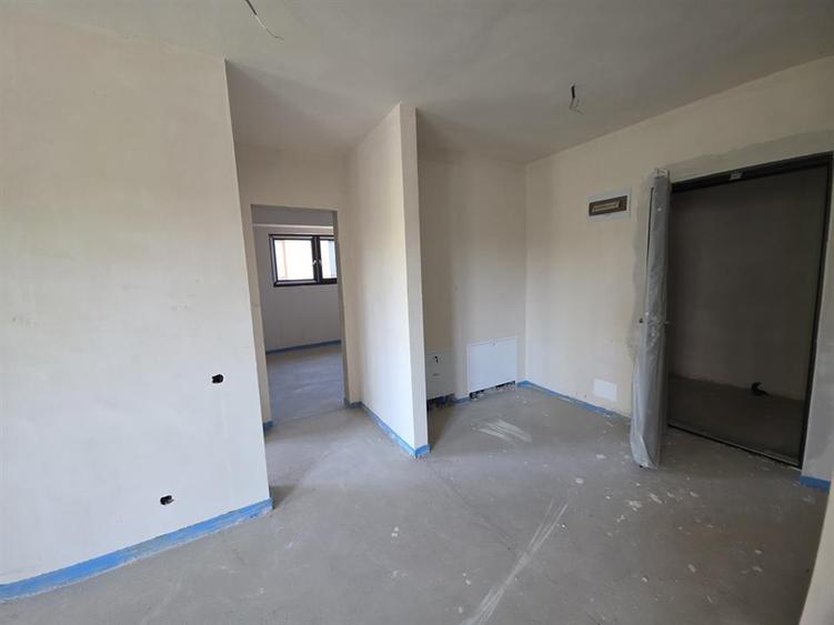 Apartament cu 3 camere semidecomandat în Mărăști