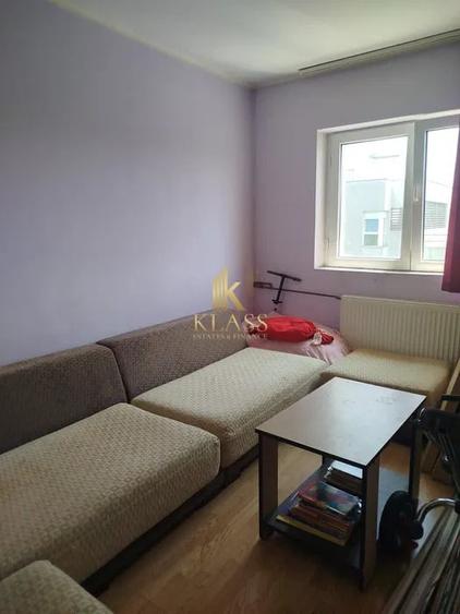 Apartament cu 4 camere semidecomandat, mobilat în Băneasa