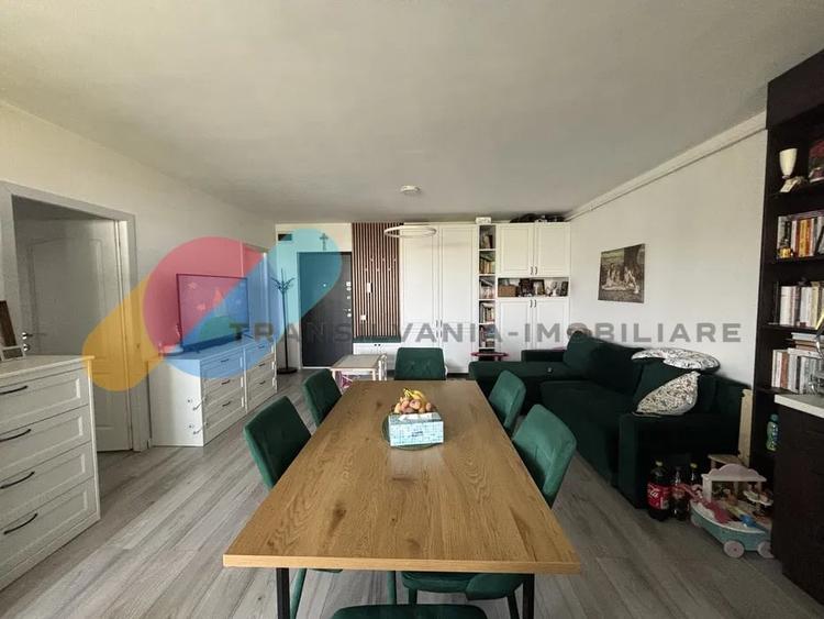 Apartament cu 2 camere semidecomandat, mobilat în Sânnicoară
