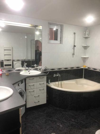 Apartament cu 3 camere decomandat în Exterior Vest