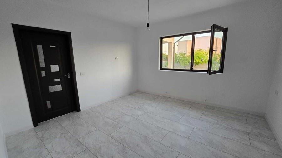 Casă cu 3 camere în Corbu