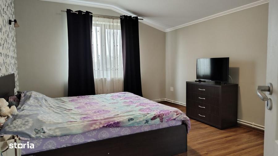 Casă cu 4 camere în Izvoru