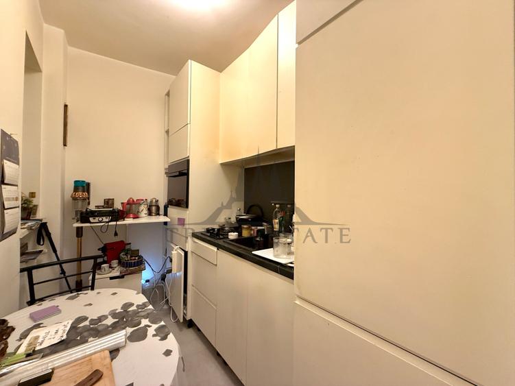 Apartament cu 3 camere semidecomandat în Armeneasca