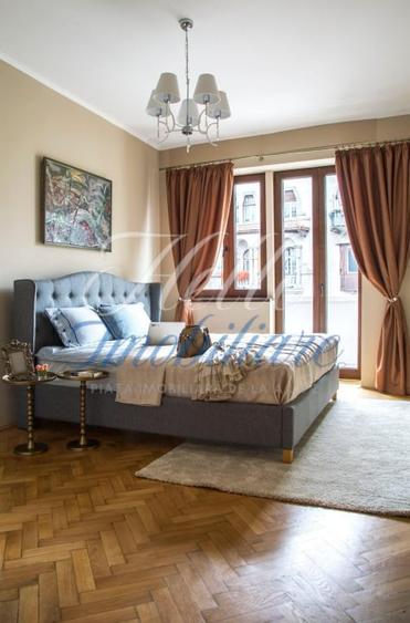 Apartament cu 3 camere semidecomandat, mobilat în Central