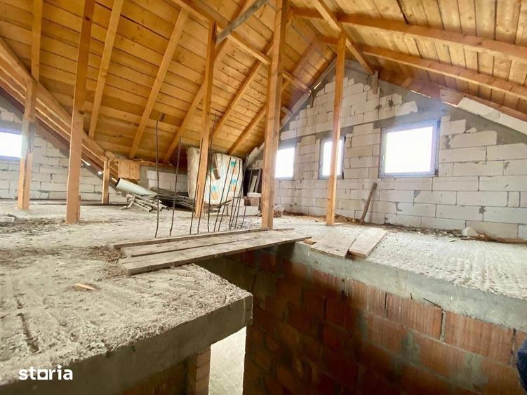 Casă cu 4 camere cu Teren 1600 Mp în Central