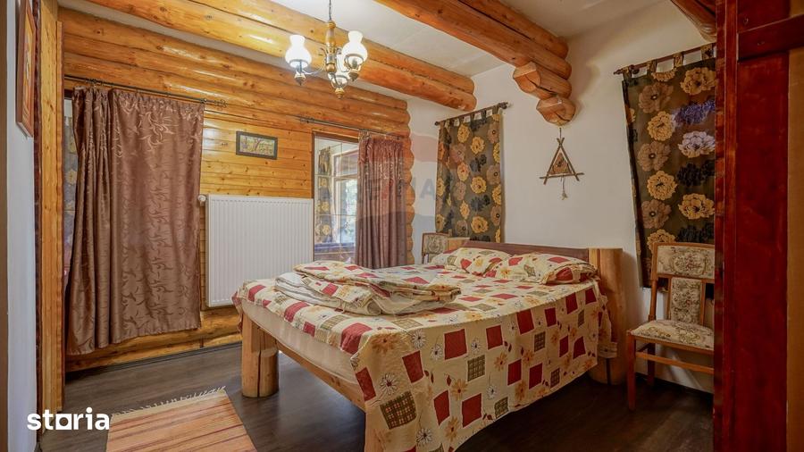 Casă cu 8 camere cu Teren 1000 Mp în Central