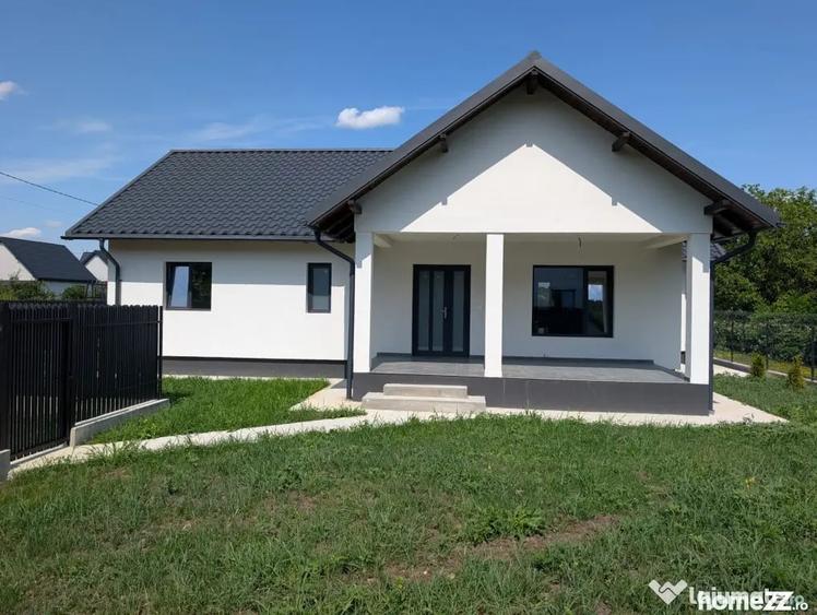 Casă cu 4 camere cu Teren 400 Mp în Central