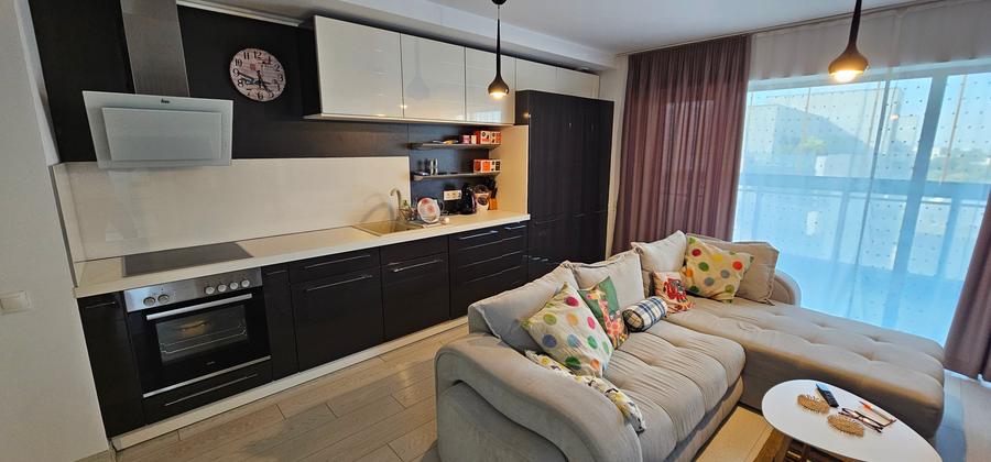 Apartament cu 3 camere semidecomandat în Panduri