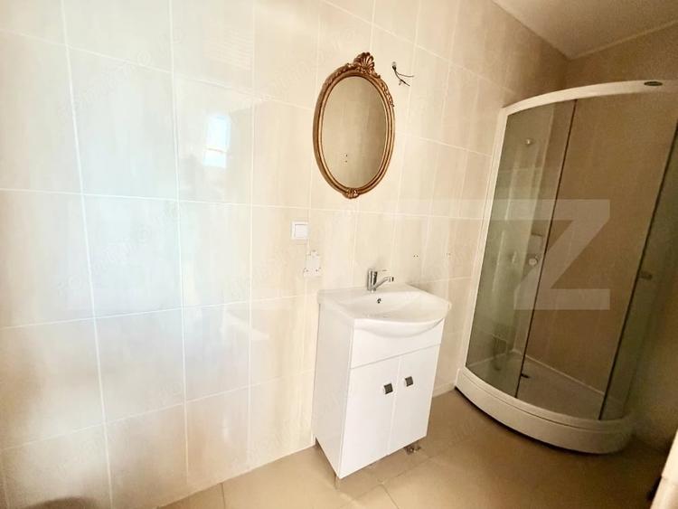 Apartament cu 5 camere decomandat în Cetate