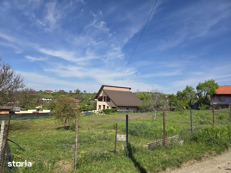 Teren de 1000 mp, în Popricani