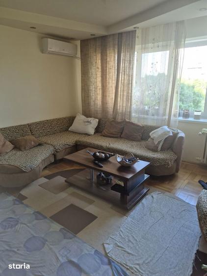 Apartament cu 3 camere semidecomandat în Grivița