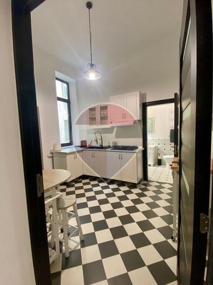 Apartament cu 3 camere decomandat, mobilat în Ultracentral