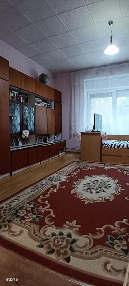 Casă cu 2 camere decomandat în Diosig