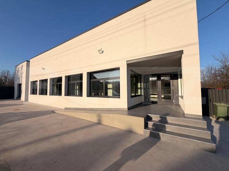 Spațiu comercial, de 245 mp, în Raciu