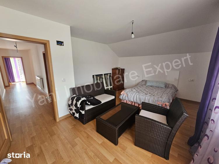 Casă cu 5 camere cu Teren 2351 Mp în Albești