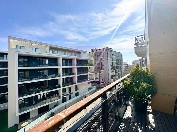 Apartament cu 4 camere decomandat în Herăstrău