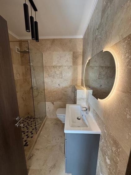 Apartament cu 3 camere semidecomandat, mobilat în Dămăroaia