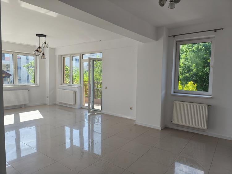 Apartament cu 2 camere semidecomandat în Olteniței