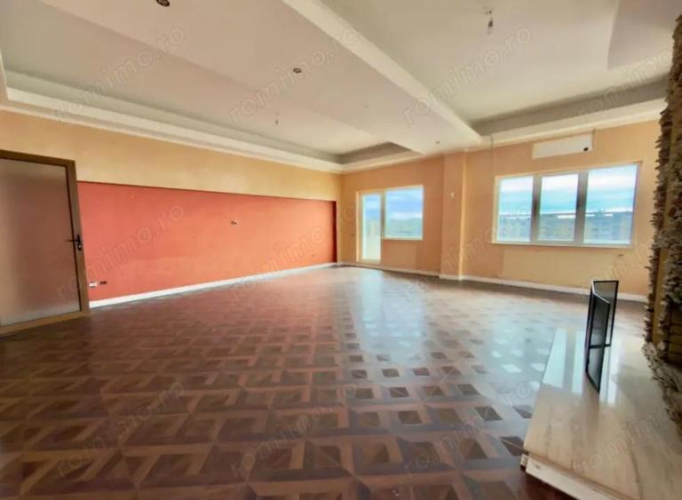 Apartament cu 5 camere decomandat în Central