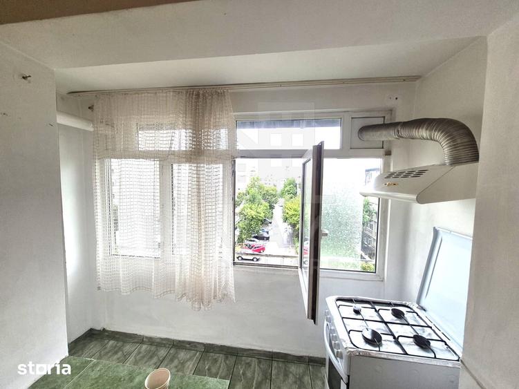 Apartament cu 2 camere semidecomandat în Craiovița Nouă