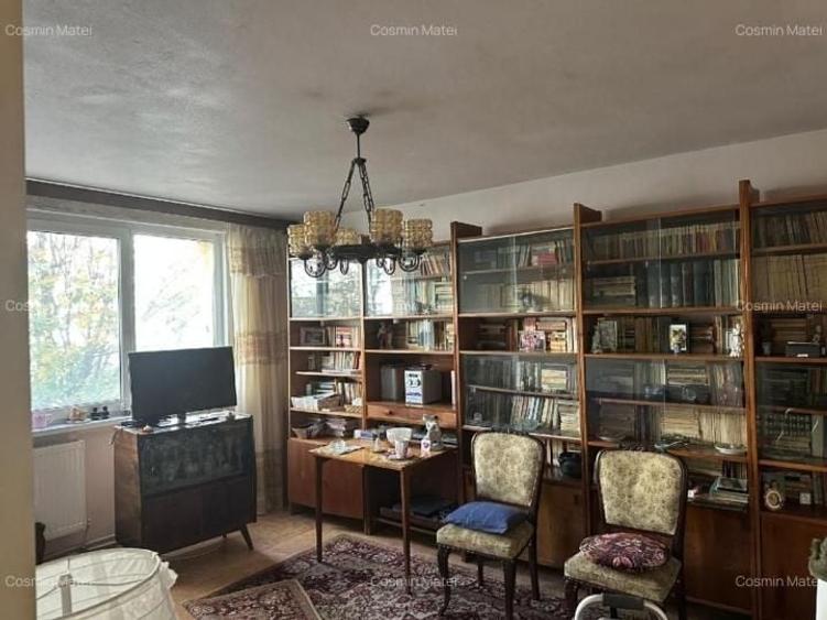 Apartament cu 4 camere decomandat în Berceni