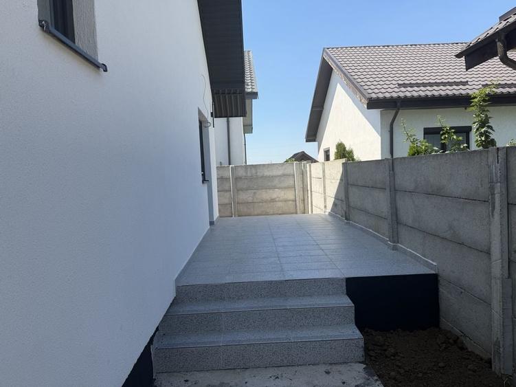 Casă cu 4 camere în Dobroești