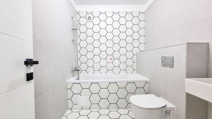 Apartament cu 3 camere decomandat în Tractorul