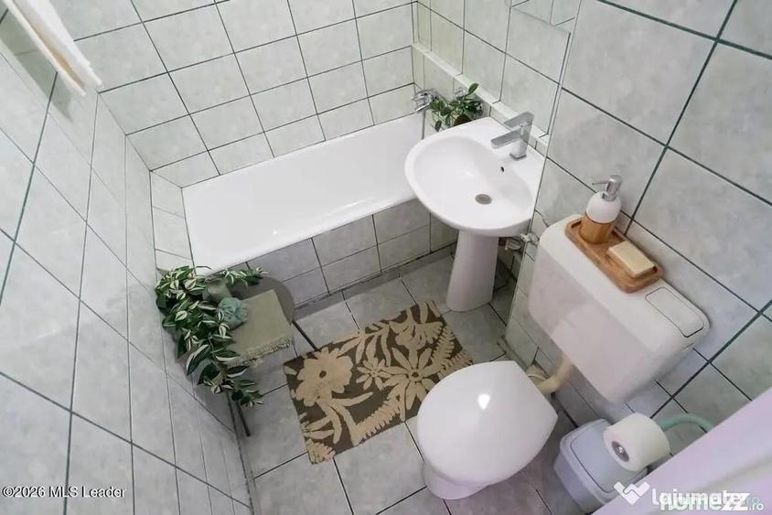 Apartament cu 4 camere semidecomandat în Drumul Taberei