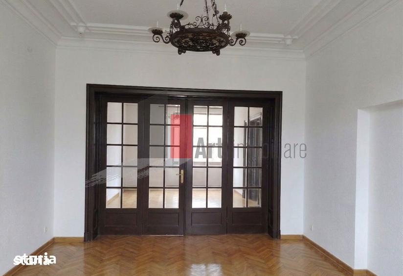 Apartament cu 3 camere în Moșilor
