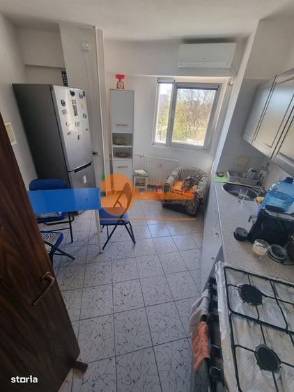 Apartament cu 3 camere decomandat în Crângași