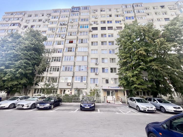 Apartament cu 3 camere semidecomandat, mobilat în Titan