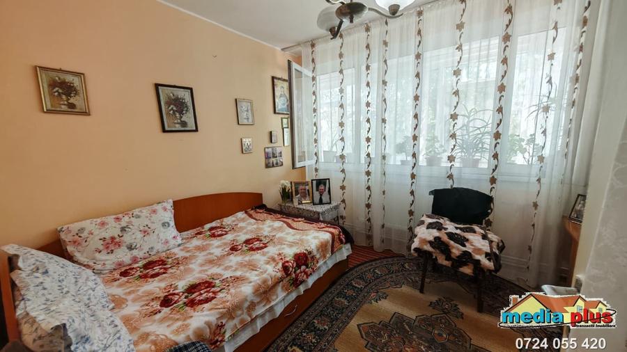 Apartament cu 4 camere semidecomandat în Micro 16