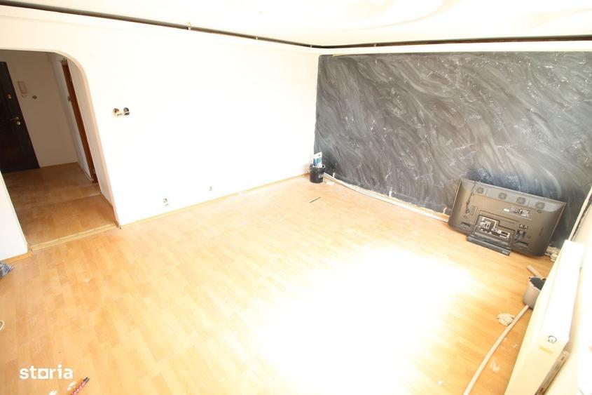 Apartament cu 4 camere decomandat în Micro 17
