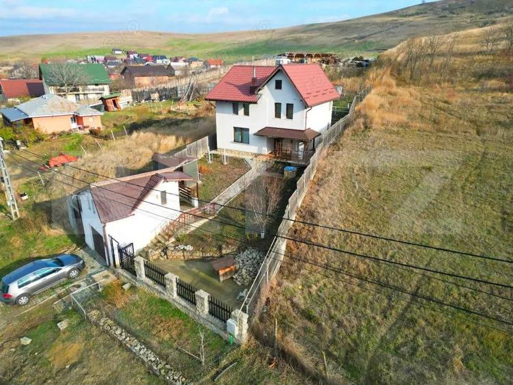 Casă cu 4 camere cu Teren 500 Mp în Bogonos