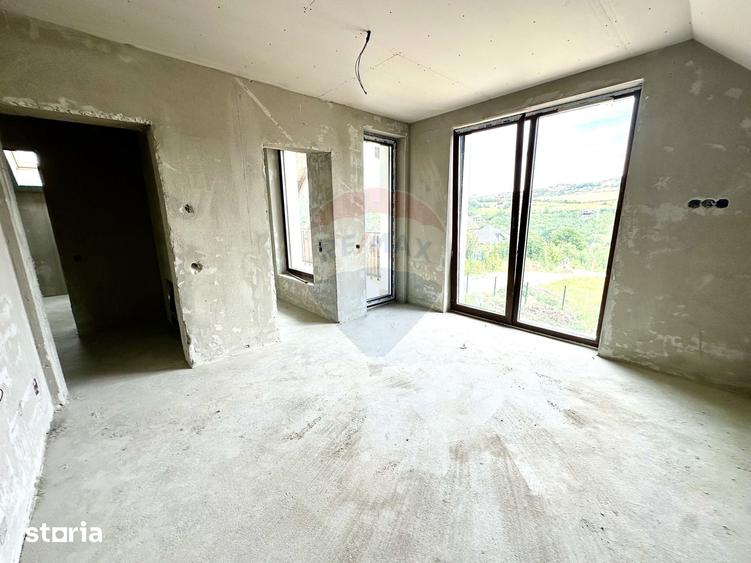 Casă cu 5 camere cu Teren 900 Mp în Ciurila