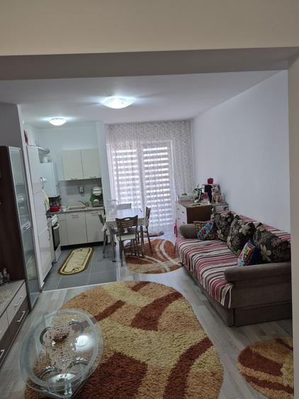 Apartament cu 2 camere semidecomandat în Tractorul