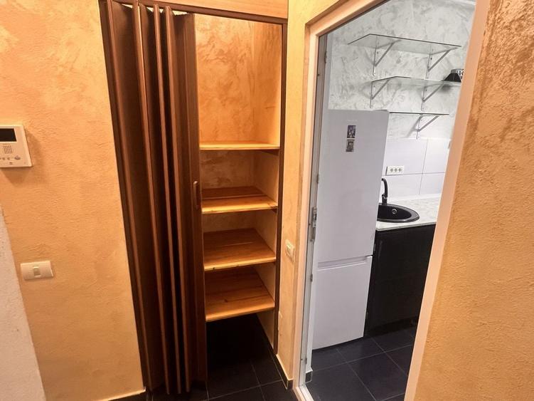 Garsonieră decomandată în Central